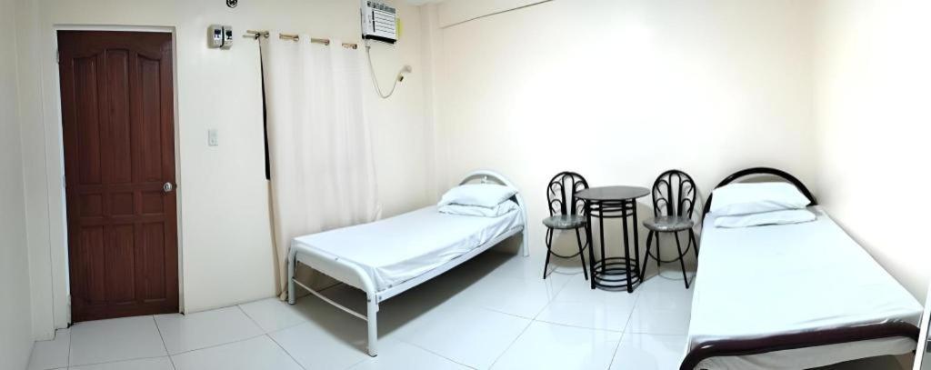 Oyo 800 Ddd Habitat Dormtel Bacolod Exterior foto