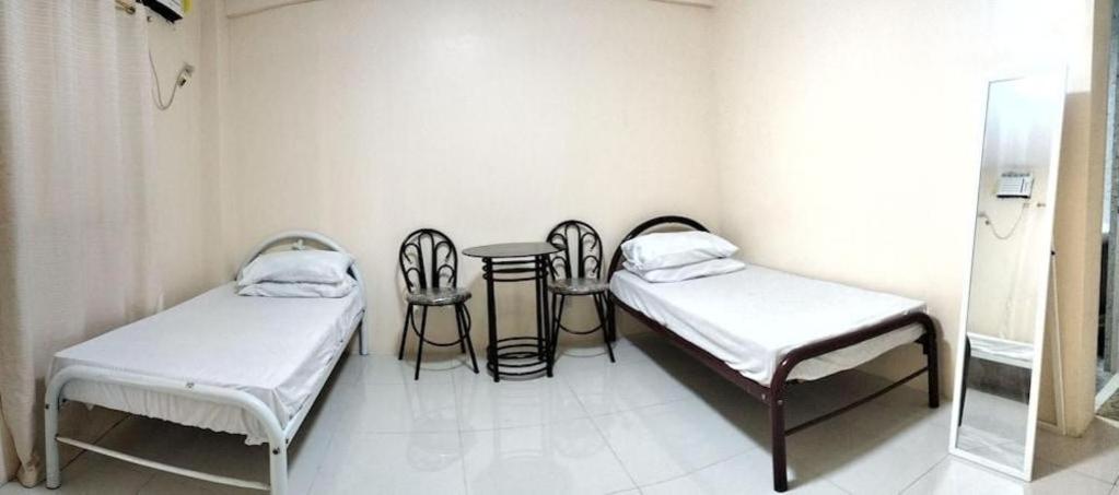Oyo 800 Ddd Habitat Dormtel Bacolod Exterior foto