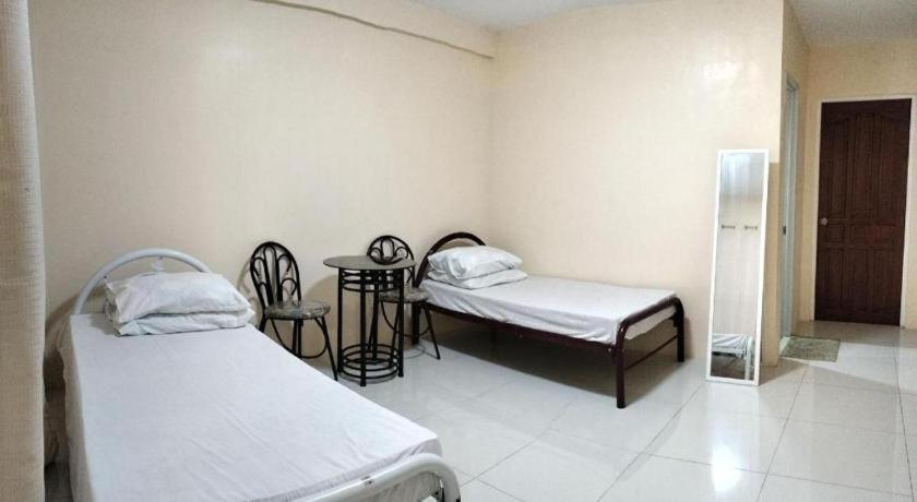 Oyo 800 Ddd Habitat Dormtel Bacolod Exterior foto