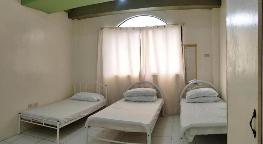 Oyo 800 Ddd Habitat Dormtel Bacolod Exterior foto