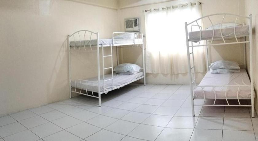 Oyo 800 Ddd Habitat Dormtel Bacolod Exterior foto