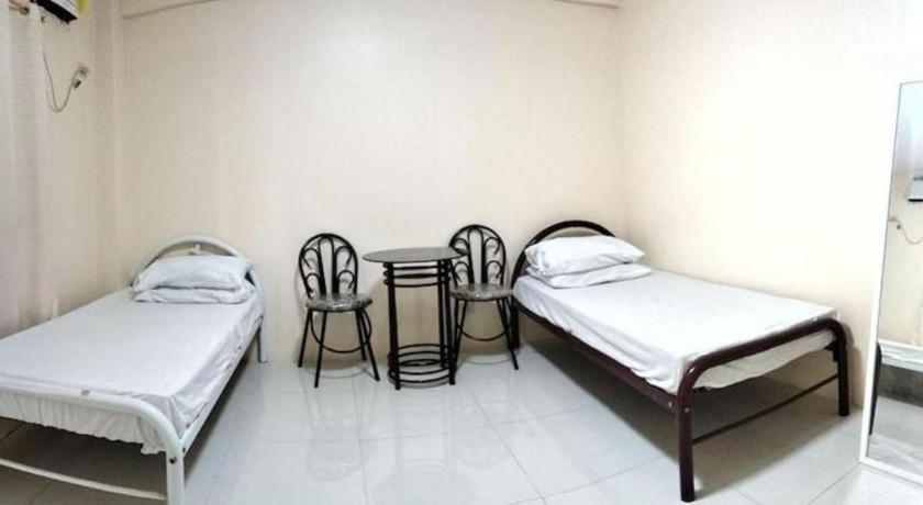 Oyo 800 Ddd Habitat Dormtel Bacolod Exterior foto