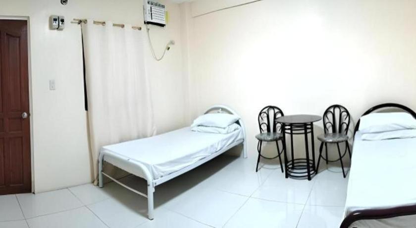 Oyo 800 Ddd Habitat Dormtel Bacolod Exterior foto