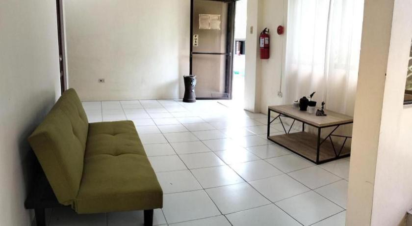 Oyo 800 Ddd Habitat Dormtel Bacolod Exterior foto