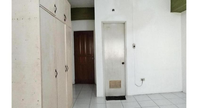 Oyo 800 Ddd Habitat Dormtel Bacolod Exterior foto